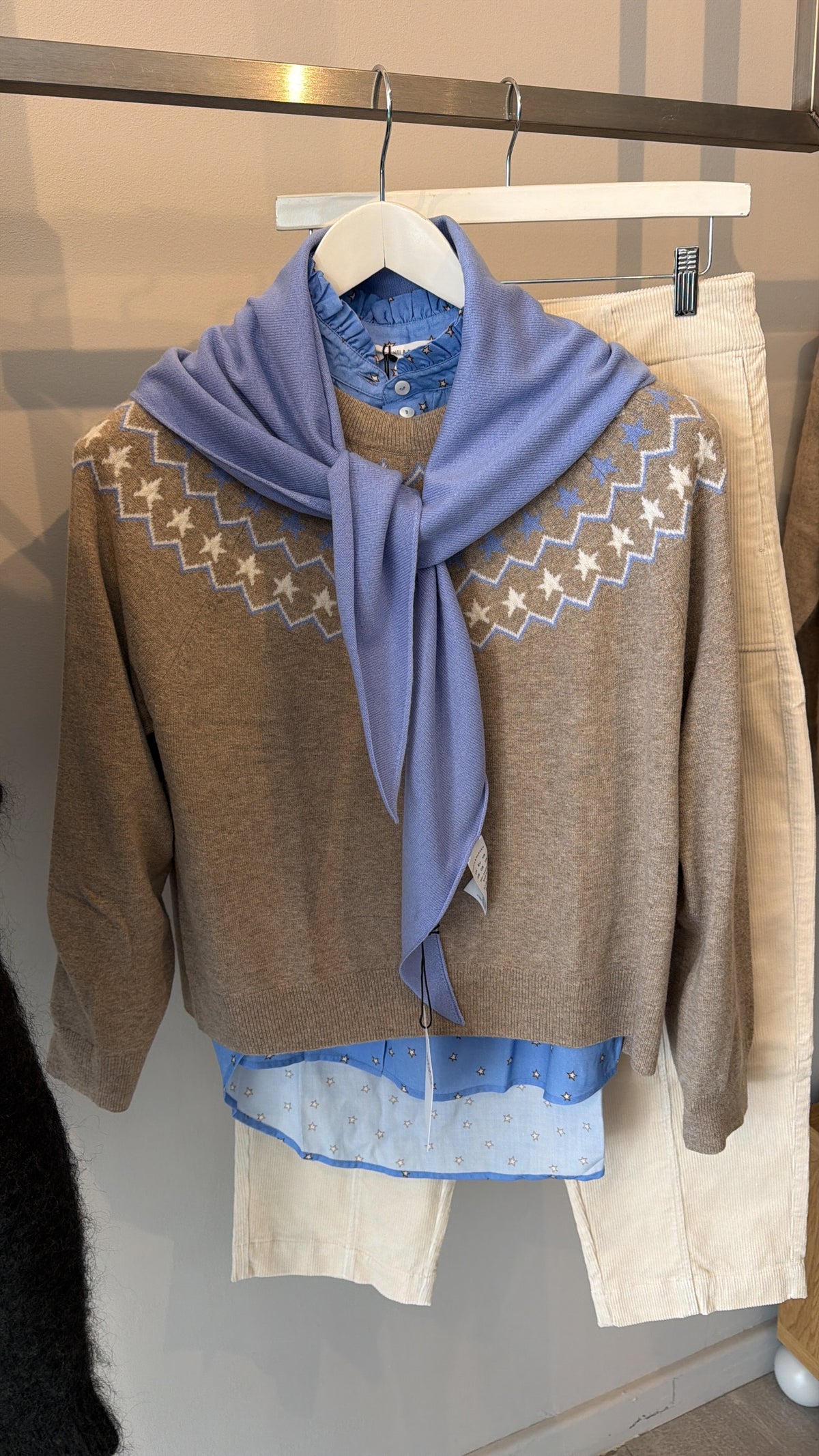 TRIANGLE SCARF